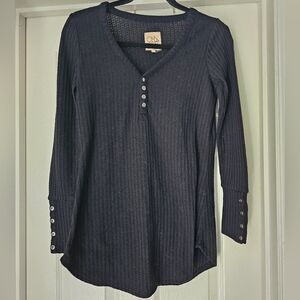 CHASER black waffle knit v-neck long sleeve top, women's small